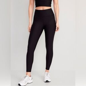 Old Navy High-Waisted 7/8 Pocket Performance Leggings